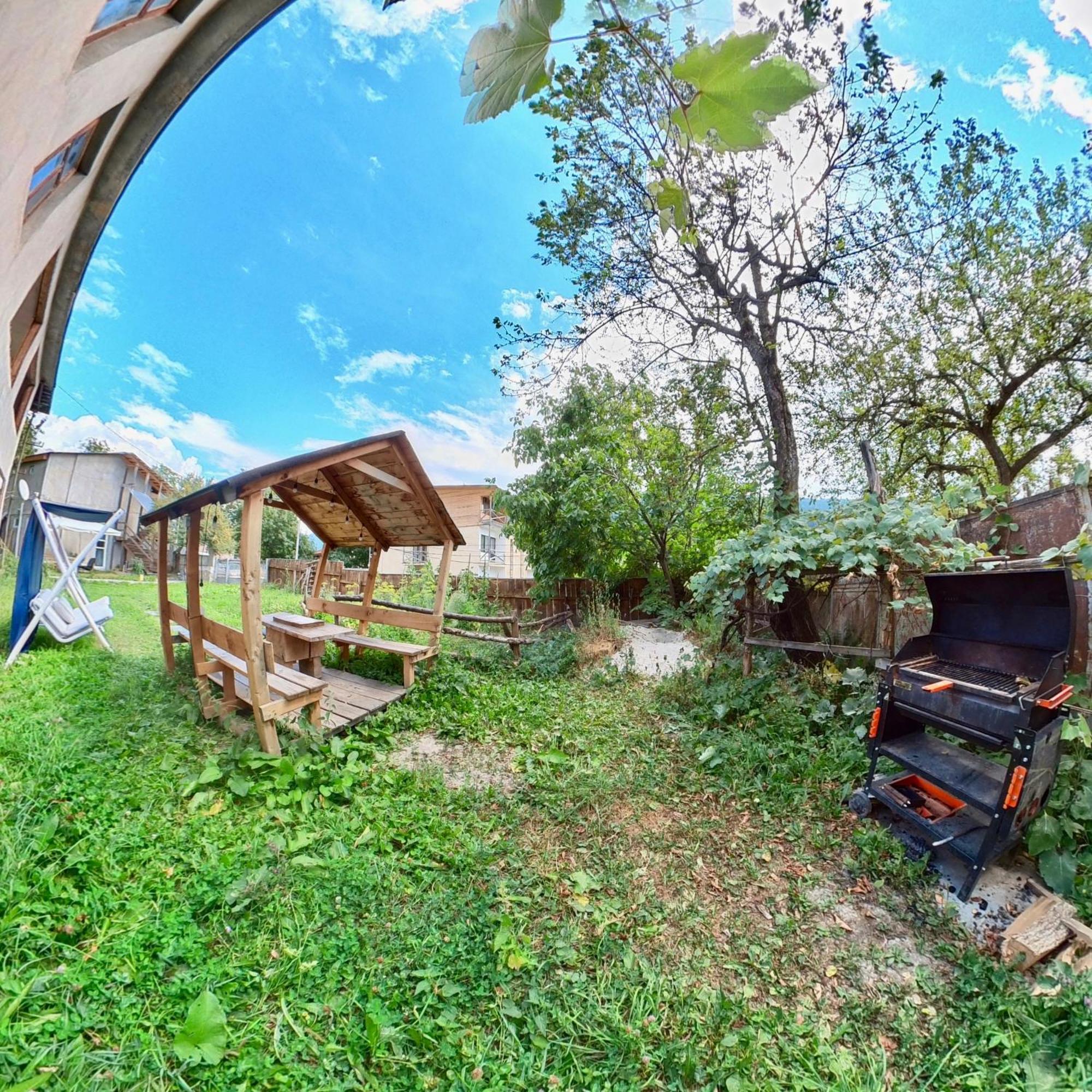 Girgola Bed & Breakfast Mestia Exterior foto
